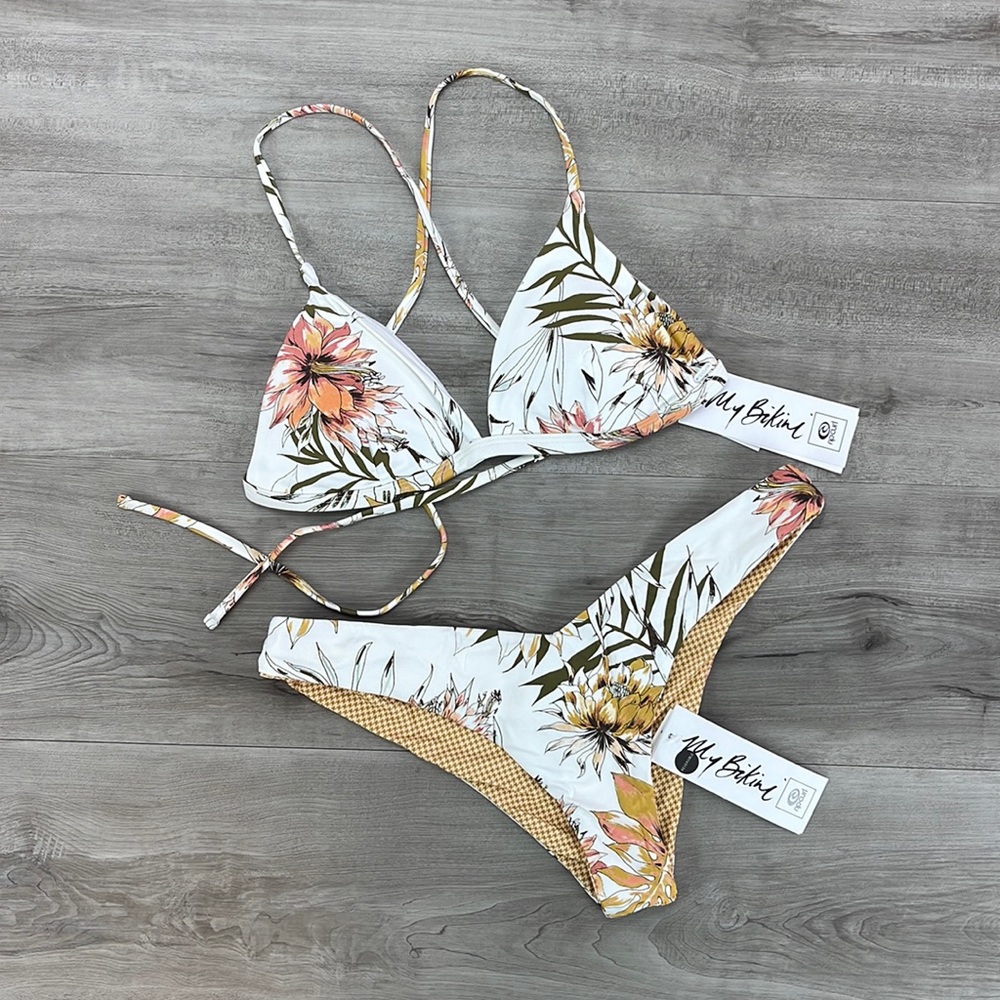 ☀️RIP CURL☀️ PLAYA BLANCA CROSS
PLAYA BLANCA SKIMPY REVERSIBLE BIKINISET - Picture 3 of 15